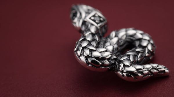 Silber, Vergoldung und Titan beim Schmuck: Materialien einordnen