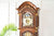 Adorno para reloj de pie de madera con arco, adornos dorados y esfera visible