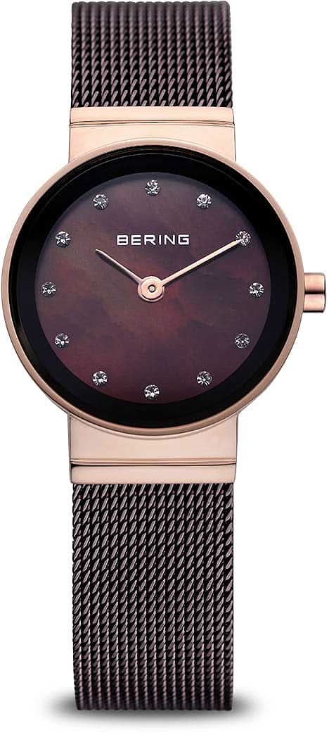 Reloj de mujer con caja en tono oro rosa, esfera rojo oscuro y correa de malla.