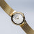 Reloj Bering para mujer con correa de malla dorada y esfera clara, en ángulo