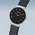 Reloj Bering para mujer, vista lateral, esfera negra con índices y bisel decorativo