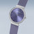 "Reloj de mujer con correa Milanesa morada y esfera azul; bisel y manecillas redondos."