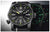 Reloj de hombre con esfera negra e índices luminosos verdes, correa negra