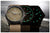 Dos relojes de pulsera uno al lado del otro, correas de tela marrón, esferas con efecto luminoso verde