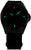 Reloj de hombre completamente negro, marcadores luminosos verdes y acento naranja.