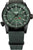Reloj de hombre con esfera oscura e índices luminosos verdes, correa de textil negro