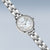 Reloj Bering para mujer con esfera redonda de nácar, manecillas y pulsera de metal plateado