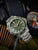 Pulsera de acero inoxidable para hombre con esfera verde y marcadores luminosos