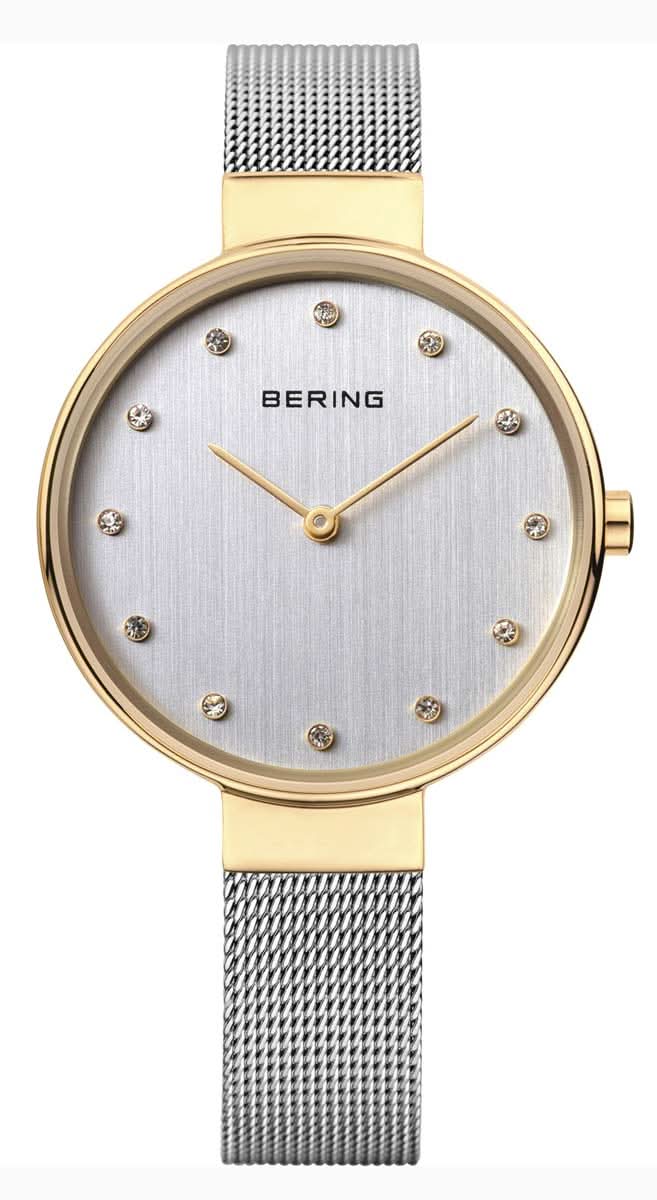 "Reloj de mujer: pulsera milanesa plateada, bisel dorado, esfera blanca"