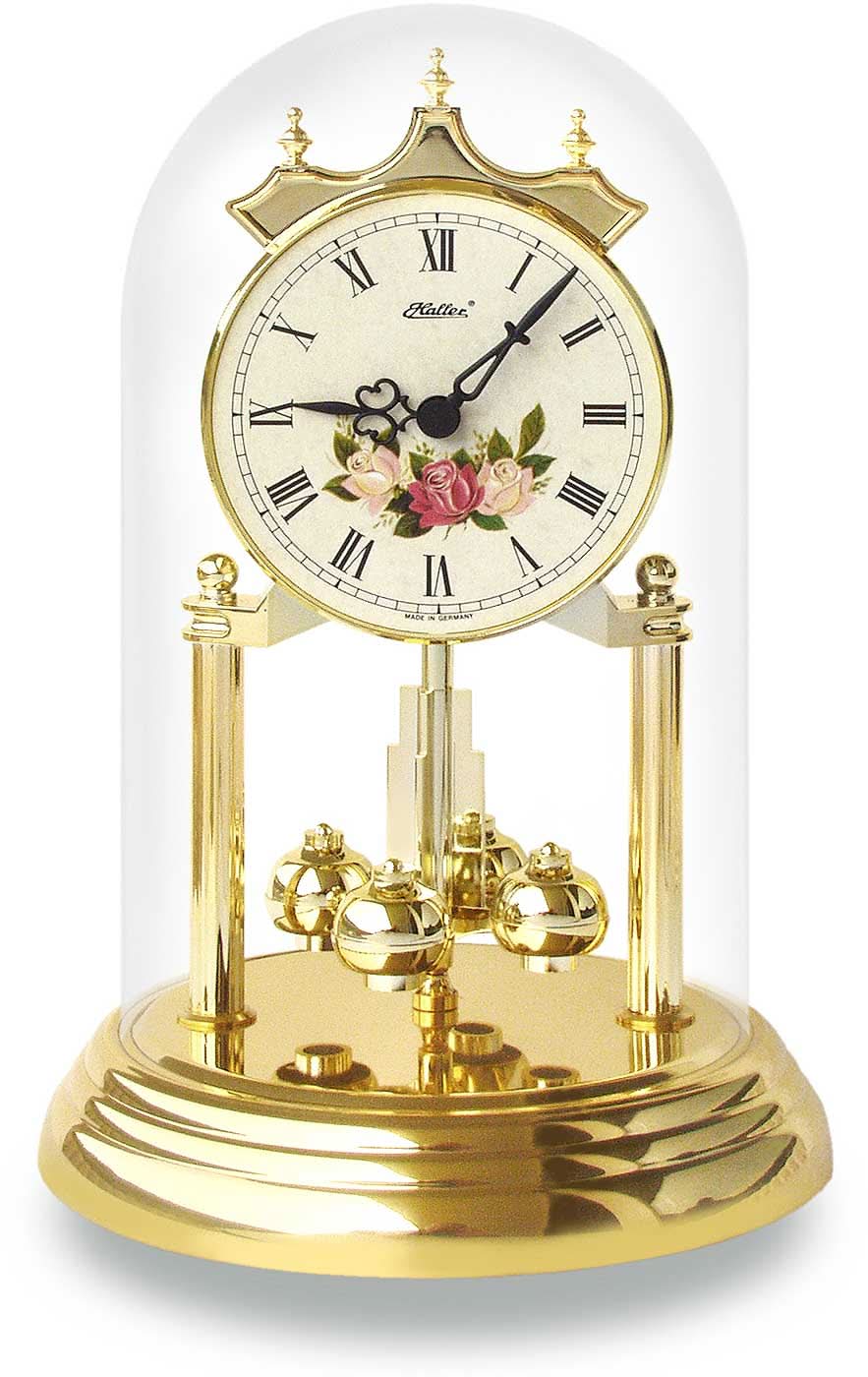 Reloj de mesa color caqui bajo campana de cristal, números arábigos y corona decorativa de flores