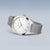 Reloj Bering con caja redonda plateada, esfera blanca y correa de malla plateada