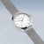 Reloj Bering con caja redonda plateada, esfera blanca y correa de malla plateada