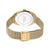 Pulsera con correa de malla dorada y cierre dorado, parte trasera visible