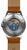 Reloj de hombre con correa de cuero marrón, caja de acero inoxidable y fondo visto con movimiento