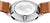 Vista posterior del reloj de pulsera para hombre con grabado, caja plateada y correa de cuero marrón.