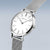 "Reloj de mujer Bering con esfera blanca, corona en la caja y pulsera milanesa"
