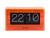Neonorange Tischuhr mit Klappzahlen-Display, Acrylgehäuse, zeigt 22 und 10.