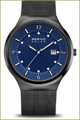 Reloj de hombre con esfera azul, caja negra y correa de malla negra