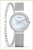 "Reloj de mujer con pulsera milanesa redonda plateada y esfera gris claro"