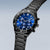 Reloj de hombre con esfera azul, subesferas de cronógrafo y brazalete de metal negro