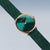 Reloj de mujer en brazalete milanés verde con caja redonda en tono oro rosa