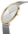 Reloj de hombre con esfera blanca, manecillas doradas, corona a la derecha y correa de malla.