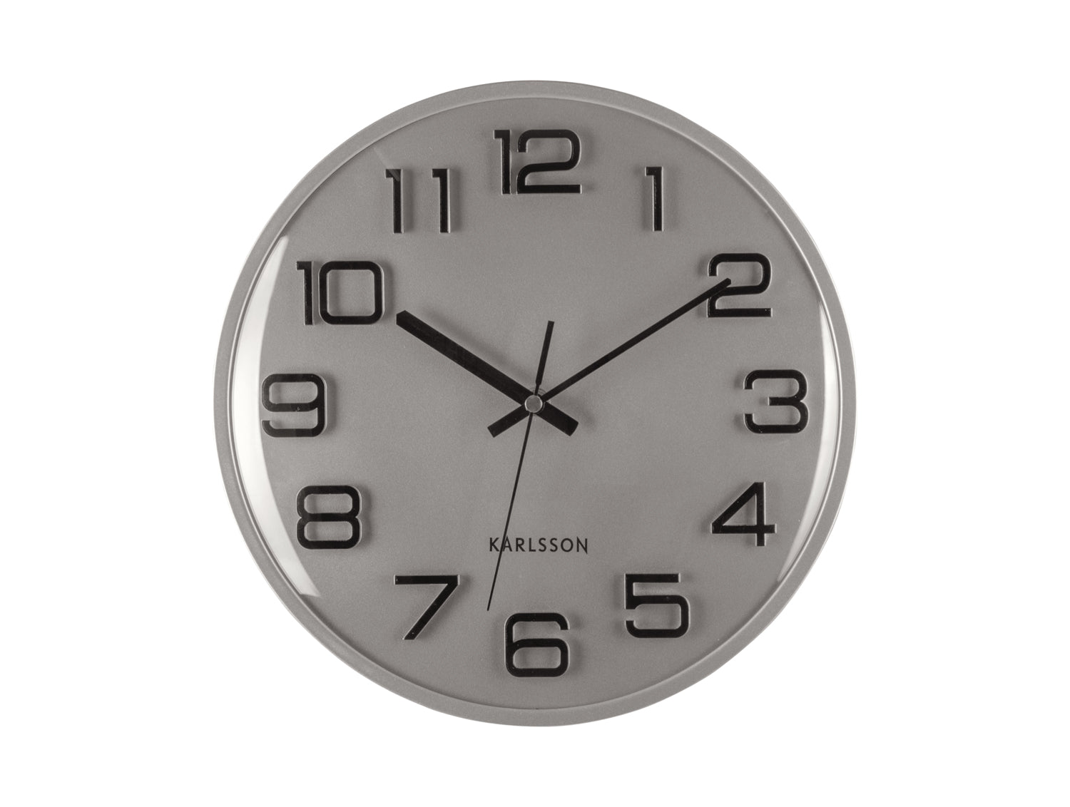 Wanduhr mit 3D-Ziffern, silberfarbener Rahmen, schwarze Minuten- und Stundenzeiger
