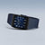 Reloj de hombre con correa de malla azul oscuro y caja rectangular negra