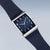 Reloj solar para hombre con esfera rectangular azul e índices, caja plateada