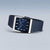 Reloj solar para hombre en la muñeca con correa de malla azul y caja plateada