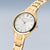 Reloj de mujer en tono dorado en diagonal: esfera blanca, corona, brazalete de eslabones