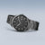Reloj Bering Ultra-Slim para hombre con esfera negra, correa de metal y corona.