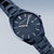 Reloj Bering para hombre inclinado: esfera azul oscuro con índices de bastón, pulsera de eslabones