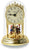 Reloj de mesa de latón con campana de cristal, esfera y péndulo giratorio; figuras debajo