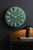 Karlsson Esencia Elevated KA6090GR Wanduhr Dschungelgrün • Geräuschloses Sweep-Uhrwerk • Rahmenloses Design, Bild 3