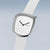 "Reloj de mujer con esfera blanca y manecillas azules, caja cuadrada plateada"