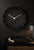 Karlsson On The Edge KA5311BK Wanduhr Schwarz • Geräuschloses Quarzwerk • Chromfarbene Zeiger, Bild 5