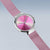 Reloj Bering para mujer en la muñeca con correa milanesa rosa y esfera redonda rosa