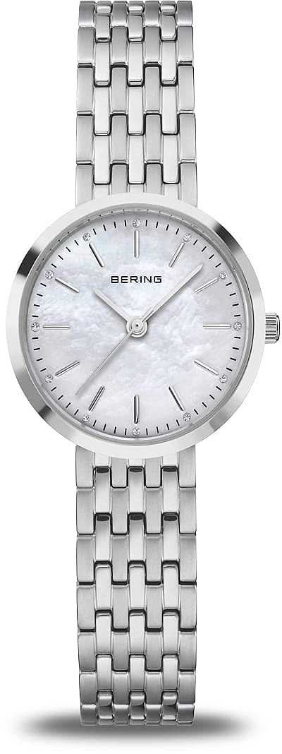 "Reloj de mujer con pulsera de metal plateado y esfera redonda de nácar blanco"