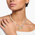 Collar con colgante de sol dorado y piedras de colores