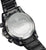 Reloj de hombre redondo con correa de metal negra y fondo de caja visible