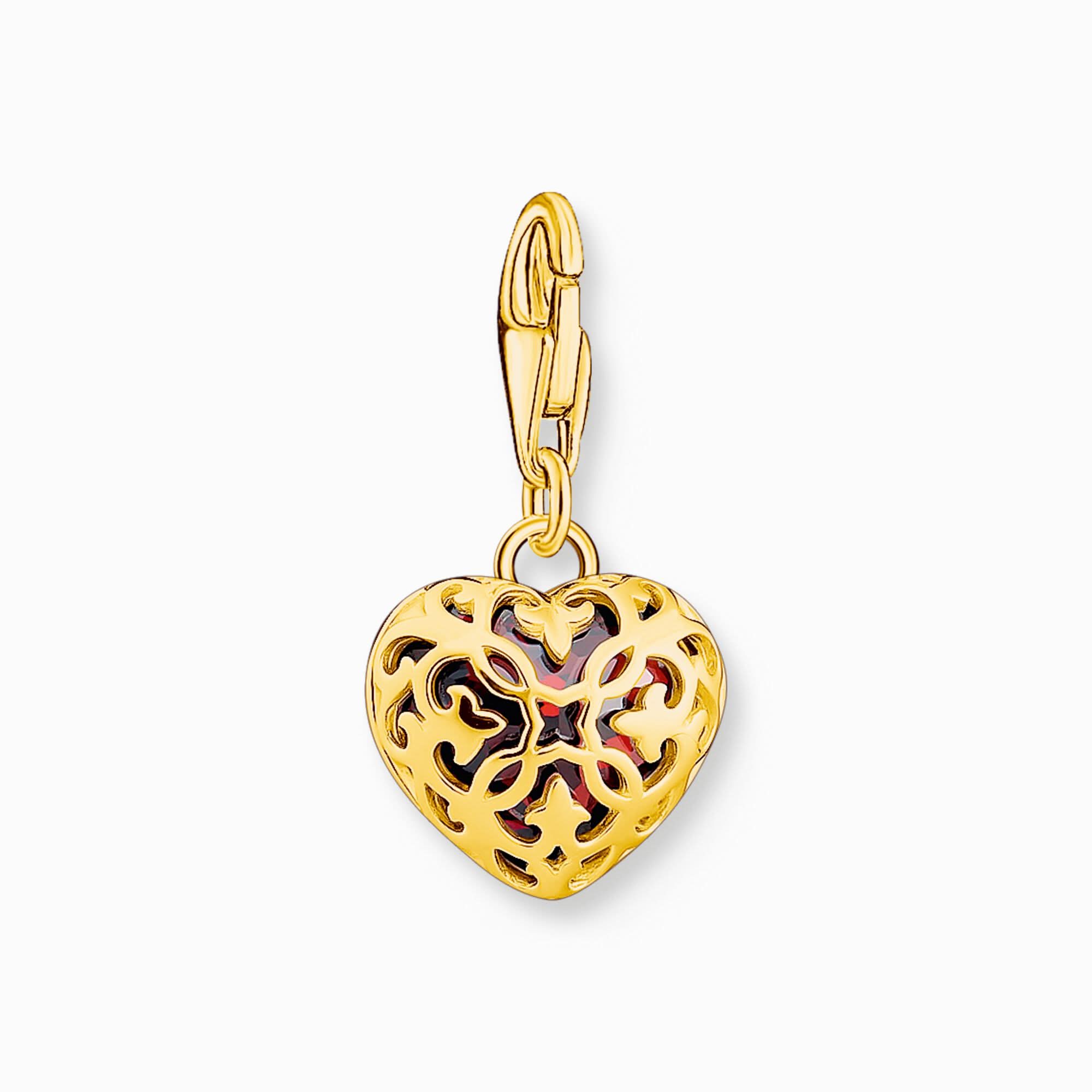 Colgante de corazón en tono dorado con circonita roja y diseño de filigrana, bañado en oro de 18k