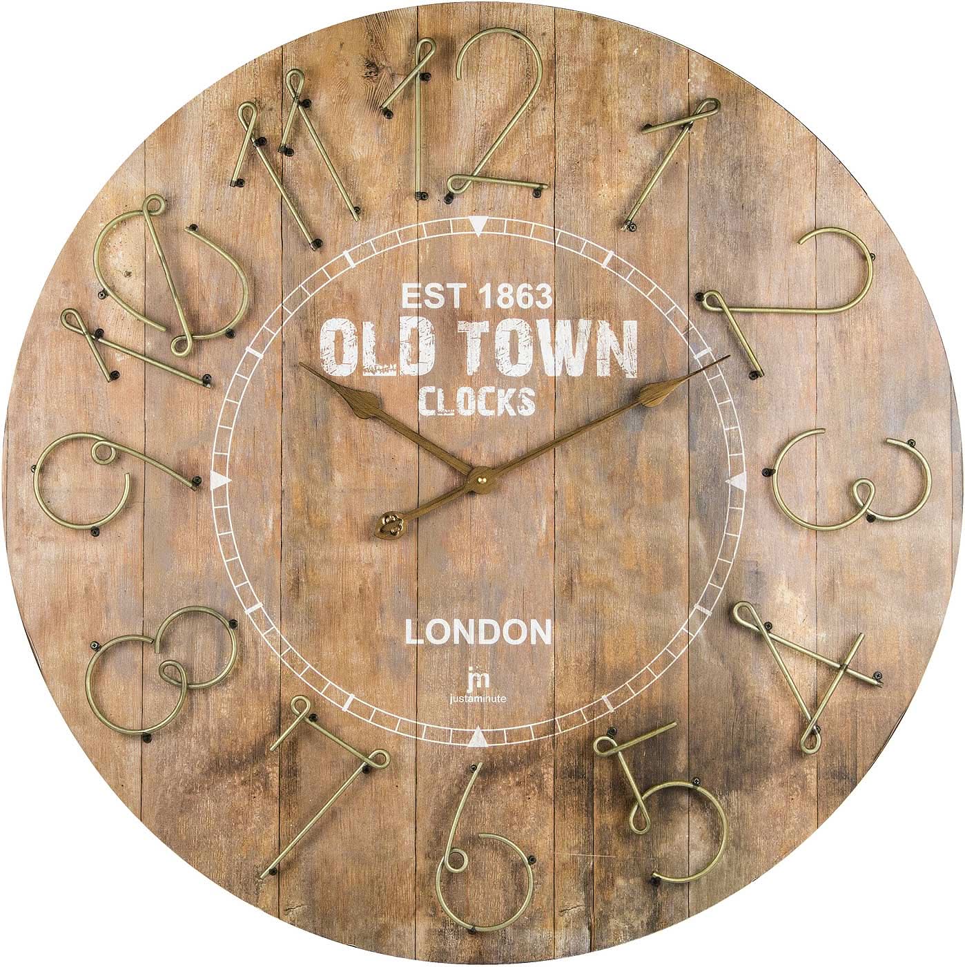Reloj de pared con esfera de aspecto de madera, números dorados y manecillas decorativas