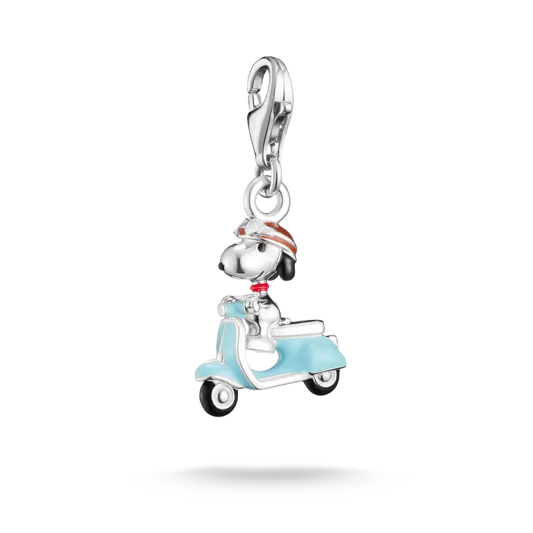 Colgante Snoopy de plata de ley 925 con patinete azul, ojal plateado y detalles del personaje