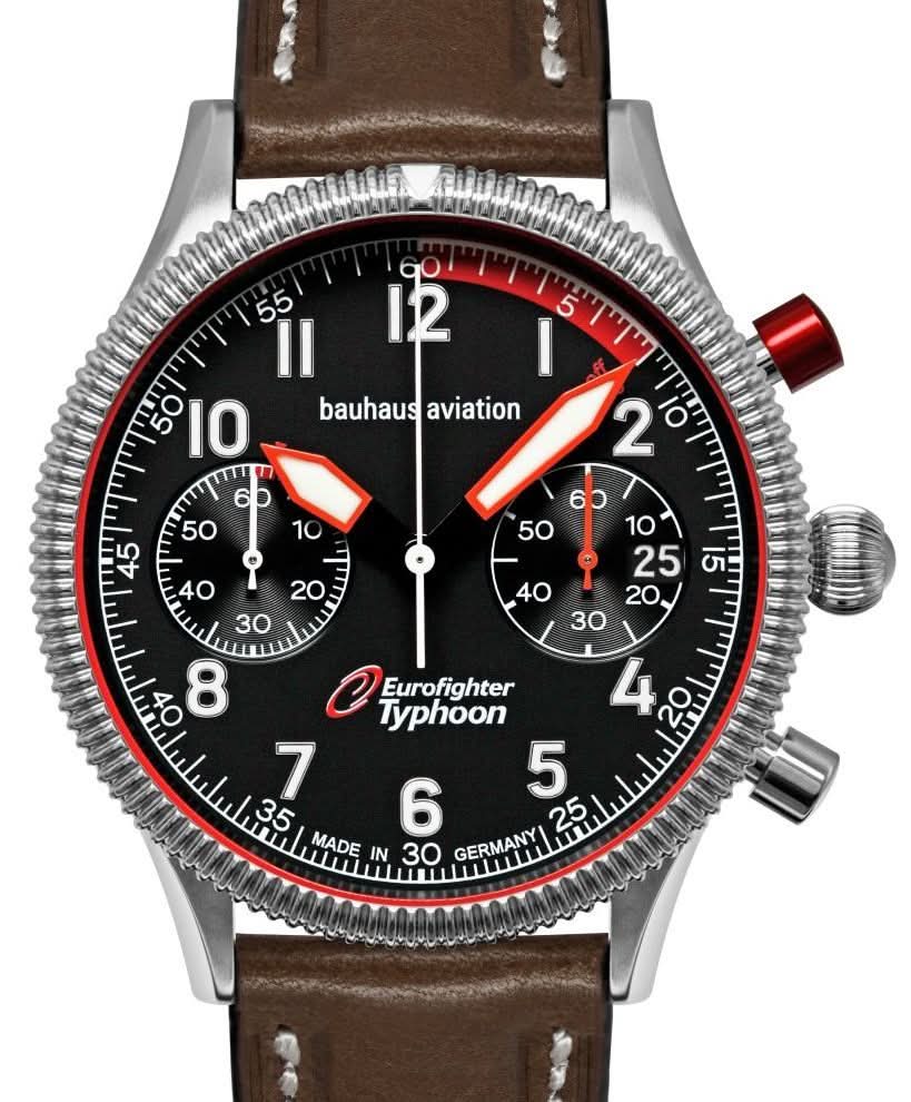 Reloj cronógrafo para hombre con esfera negra, detalles en rojo y correa de cuero