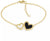 Pulsera dorada con dos dijes de corazón, corazón negro con inscripción Hilfiger.