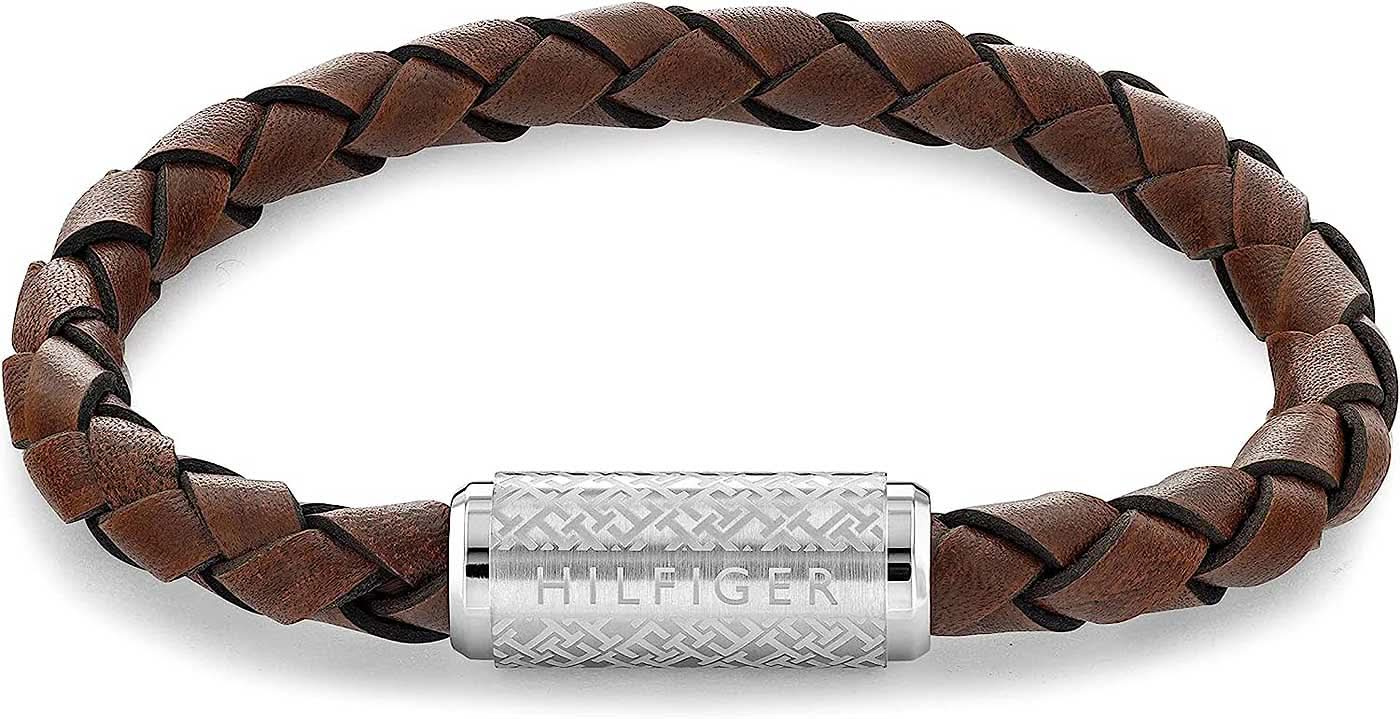 Pulsera de cuero trenzado en marrón oscuro con pieza central plateada y grabado