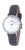 Reloj de mujer con esfera redonda blanca, caja plateada y correa de piel azul marino.