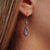 Pendientes Daydreamer con piedra en la oreja, gota plateada con piedra oscura