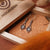 Pendientes Daydreamer con piedra, par de gotas plateadas con piedra oscura